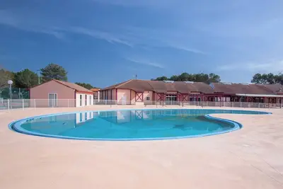 À 1km des plages | T2 + Tv & Wifi | Accès piscine