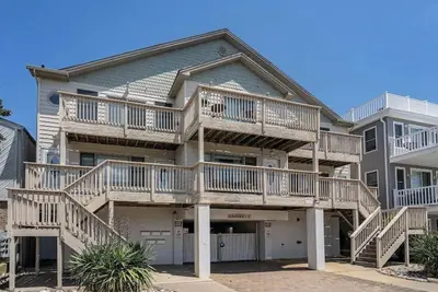 Image de 3bd 2bath 1 block from beach & attractions! Beach Passes & 2 parking spaces