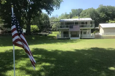 Image de Awesome view of and access to Lake Austin! Super nice Eisd family home!