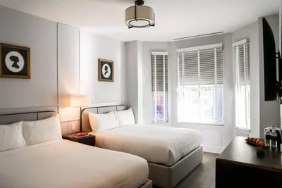 Image de 2 x Family Suite 1 King Bed & 2 Full Beds at Hotel Belleclaire