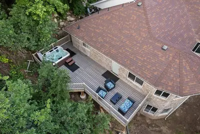 Image de Spacious Mountain Hideaway 4 Bd 3 Ba W/ Hot Tub