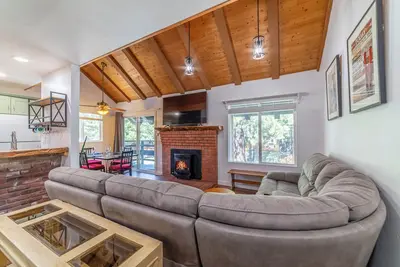 Image de Remodeled Mid-Town Beauty with Spa Retreat 547