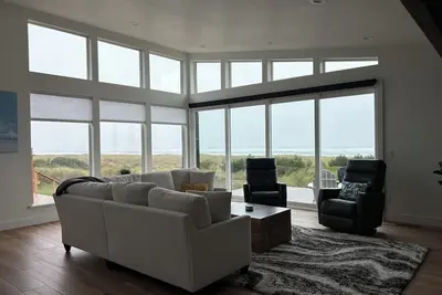 Image de Ocean front 4 bed room home.