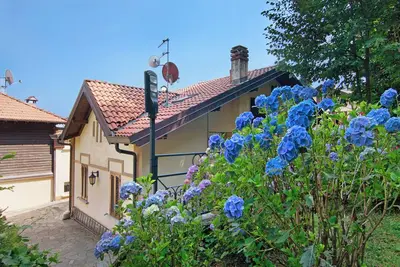 Image de Villa 'Residenza Ai Noci' avec vue sur les montagnes, terrasse privée et Wi-Fi