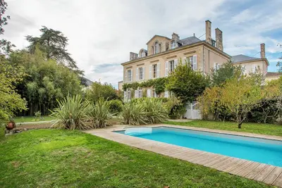 Image de Maison de maître avec piscine privée, terrasse privée et Wi-Fi
