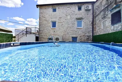 Image de Apartment Vilanija with pool and barbecue