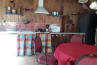 Image de Propriéte Dans un Petit Village vue sur la Campagne Santier Randonnées et lac