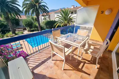 Image de Appartement avec grande terrasse, piscine chauffée et parking, à 700m des plages de Collioure