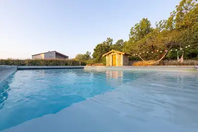 Image de Gîte 8 personnes - climatisé avec piscine privée chauffée