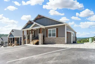Image de Lake Views Hot Tub Arcade Luxury Family Escape