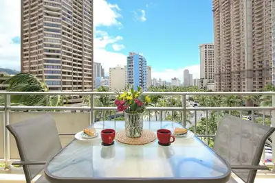 Image de Comfy Studio at World-Famous Ilikai! Full kitchen, free Wi-Fi, and more!