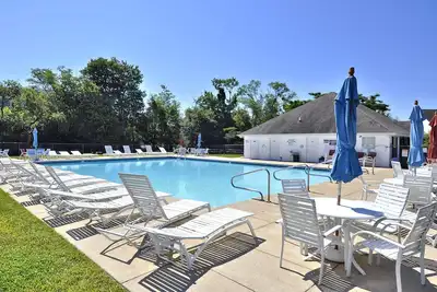 Image de Dog-Friendly 4br Townhome with Game Room & Deck – South Hampton, Ocean View