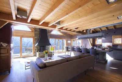 Image de Chalet, à 300m des pistes de ski, hammam, balcon, cheminée ou poêle à bois, parking, télévision