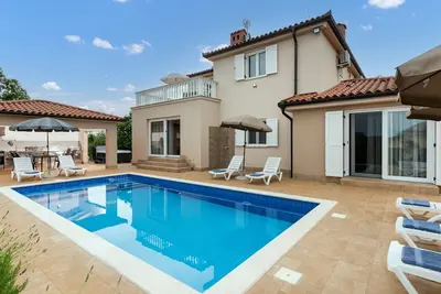 Lovely Villa Buroli with swimming pool, jacuzzi and sauna