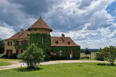 Image de A 10 km de Bergerac, maison de campagne avec piscine et tennis privés