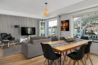 Image de Top Floor Apartment with Majestic Mountain Views