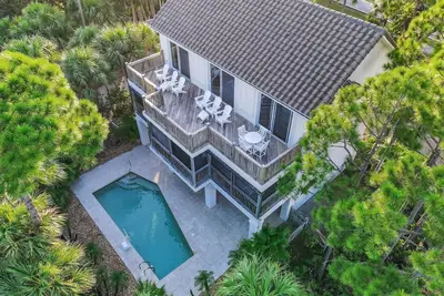 Image de Beach getaway with private pool, balcony, & central Ac - minutes from beach