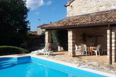 Image de Traditional Istrian stone farmhouse with private pool. Secure & secluded garden