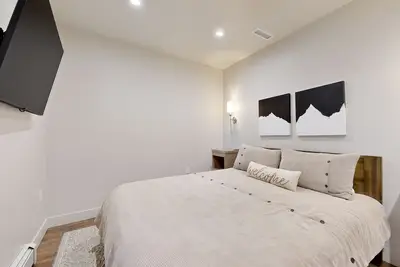Image de Ski-in/ski-out, second-floor suite in Lionshead Village with pool, hot tubs, gym