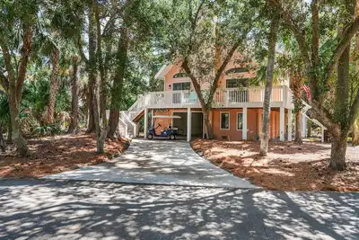 Image de Pet Friendly, Golf Cart included, community pool - 899 Marsh Dunes