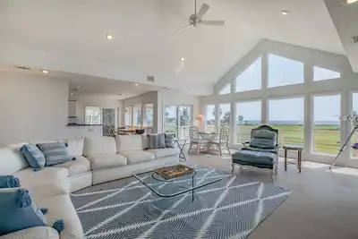 Image de New rental, golf cart included, club cards available - 469 Porpoise Circle