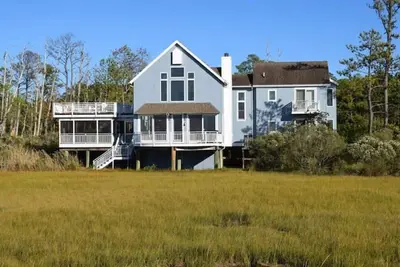 Prospect Point-Waterfront, Private Dock, Location!