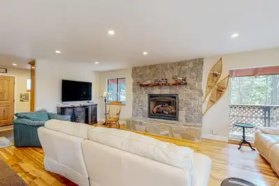 Image de Cloud Nine and a Half | Incline Village home with decks & fireplace