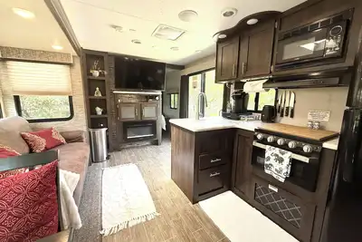 Image de Private Hill Country Glamping Rv