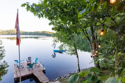 Image de Beautiful Waterfront cottage full of natural light