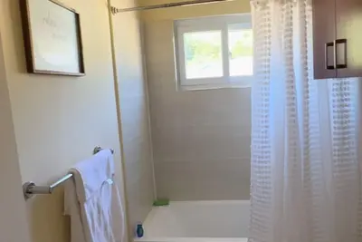 New Townhome close to Everything (Airport, Hip Strip, and Activities)