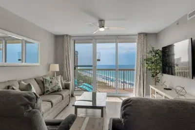 Image de Pelican Beach 1213 (2-Bedroom Condo) with Pool by Pelican Beach Management