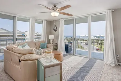 Image de Spacious 3rd floor condo with views of Gulf and the Bay-Tt3f
