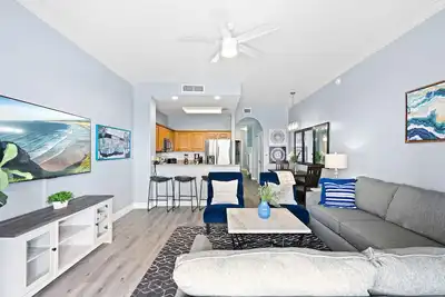 Image de Condo is just  2 miles away from Disney, wonderful  Lake view family-sized