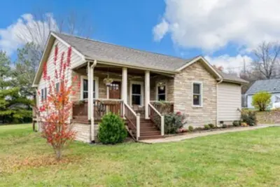 Image de Bungalow totally remodeled and customized for your visit.
