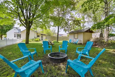 Image de Boyne City Cottage: Walk to Downtown & Lake!