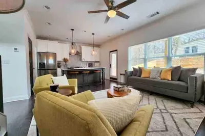 Image de Modern Luxury in Heart of Atl!