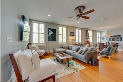 Image de Downtown Winston-Salem Condo w/ Private Library!