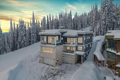 Image de Beautiful Brand New Duplex Home on the Ridge - Private Hot Tub, Large Ski Room!