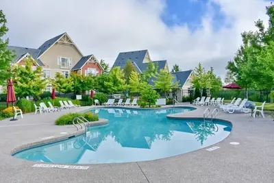 Image de Walk to lifts condo with mountain view, hot tub, & beach access - dog-friendly