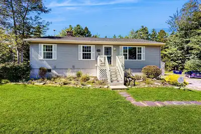 Image de Charming cottage near the beach with balcony, deck, grill, fireplace - dogs Ok