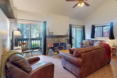 Image de Mountain Shadows C8 | Condo in Mammoth Lakes with pool, hot tub & sauna