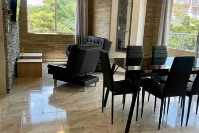 Image de Apartamento con Excelente UbicaciĂłn en Envigado