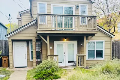 Image de Charming 4br Home: Prime Spot in North Loop, Close to Everything