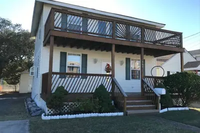 Cheerful three bedroom cottage - easy beach access