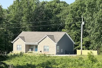 Image de Brand new cozy country home in BonAqua Tn Come unwind and relax Piney River