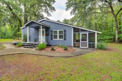Image de Bright Guyton Home w\/ Private Yard & Hot Tub!