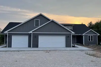 Image de Excellent location! Newly built spacious family home in Fish Creek, Wi