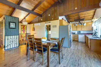 Image de Private Hot Tub & Views: Lovely Waldport Home