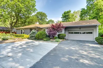 Image de Tree-Lined Indianapolis Home ~ 10 Mi to Downtown!