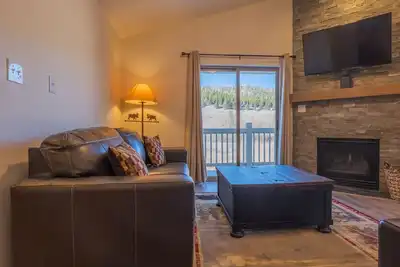 Image de Central to 5+ Ski Resorts, Breweries, Restaurants, Shopping & More!